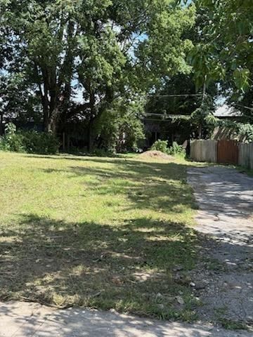 2614 E 8th Street — photo 2