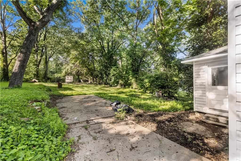 9617 E Independence Avenue — photo 25