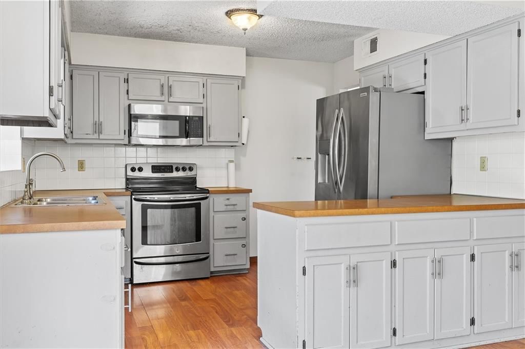 528 NE Karapat Drive — photo 11