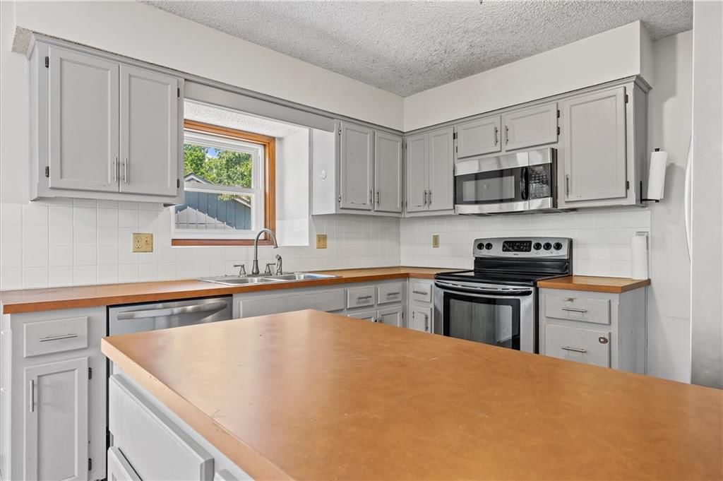 528 NE Karapat Drive — photo 12
