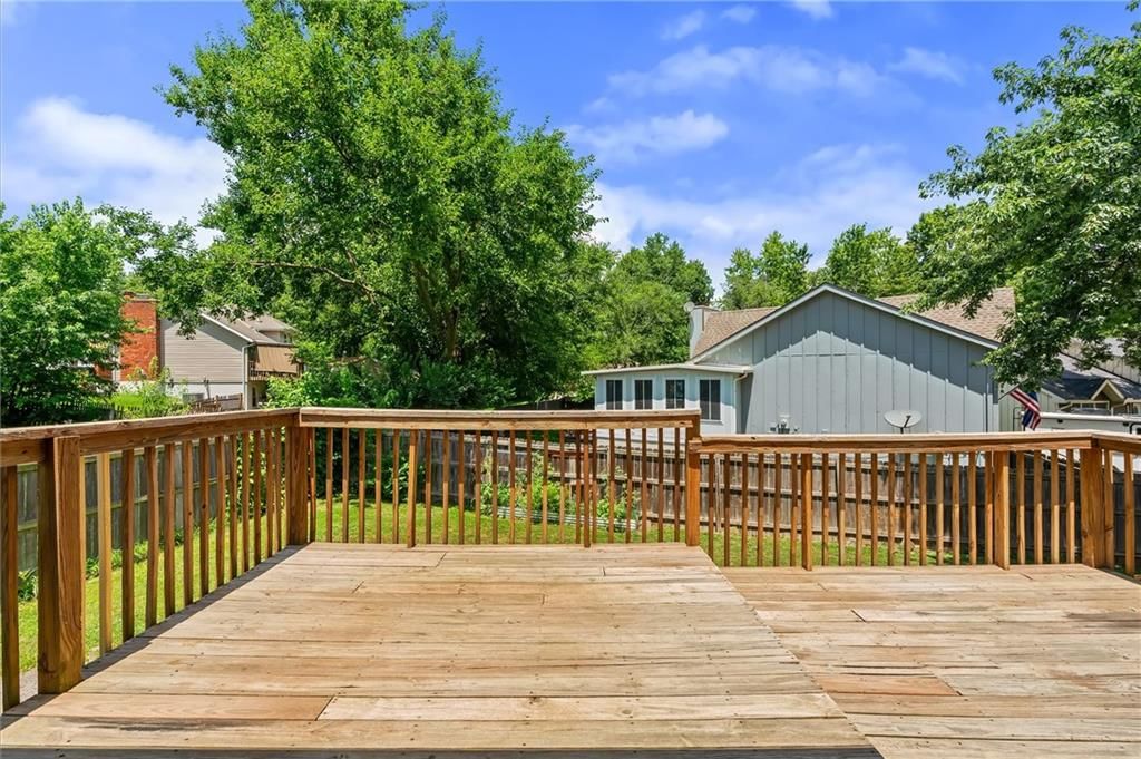 528 NE Karapat Drive — photo 25