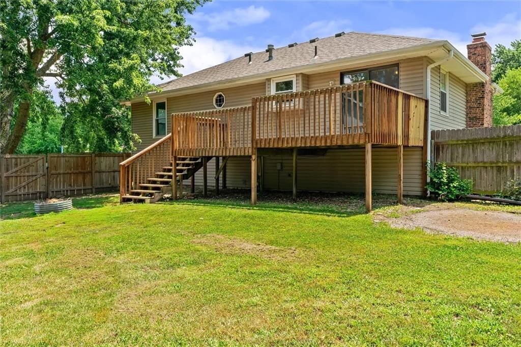 528 NE Karapat Drive — photo 28