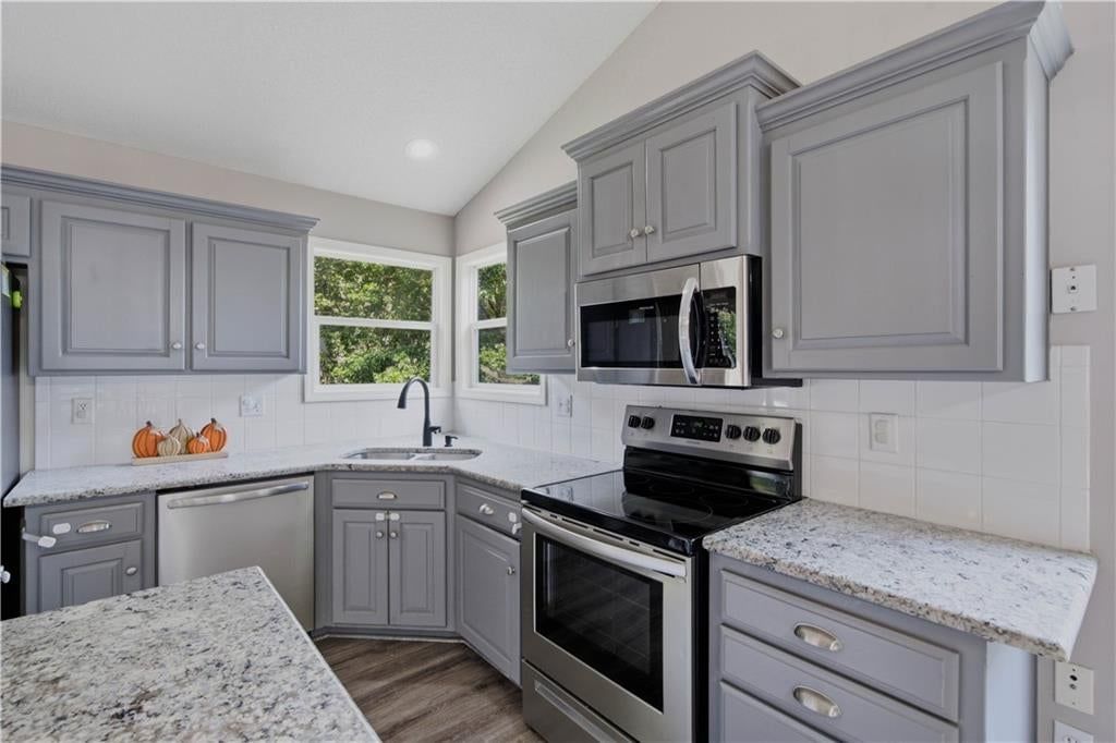 16510 W 157th Terrace — photo 12