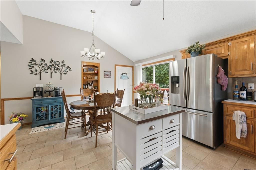 128 N Highland Drive — photo 9