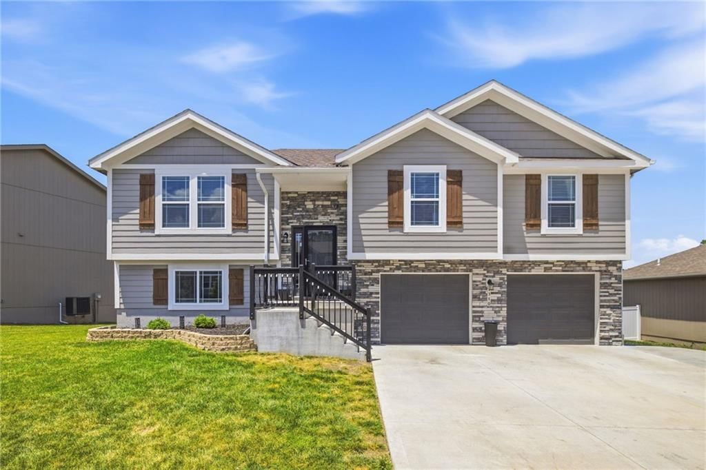 1310 SW Burns Circle — photo 1