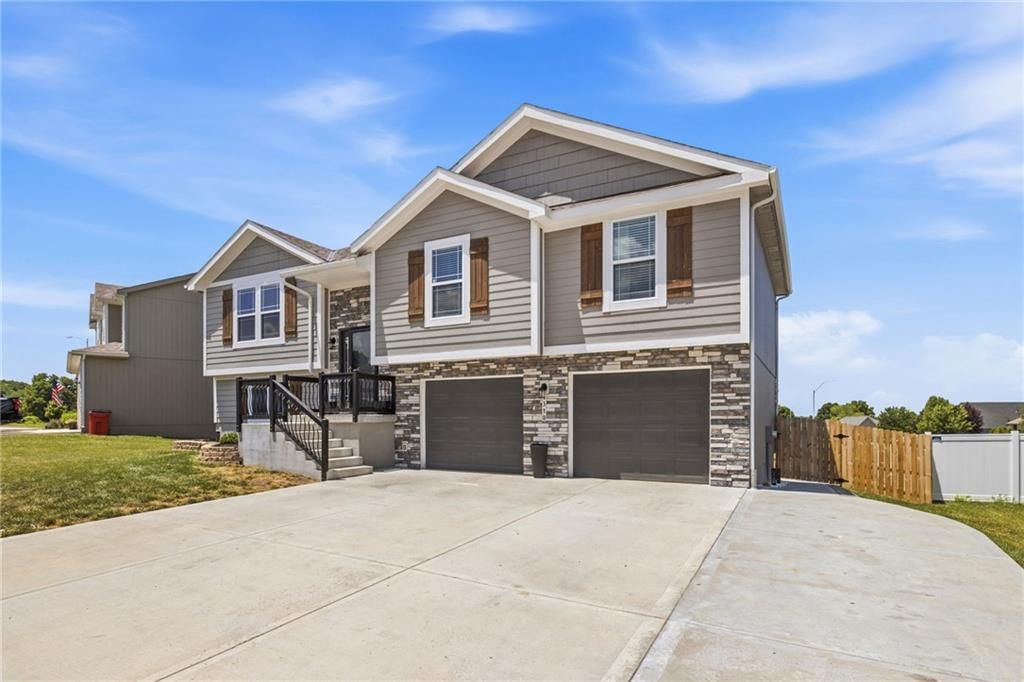 1310 SW Burns Circle — photo 3