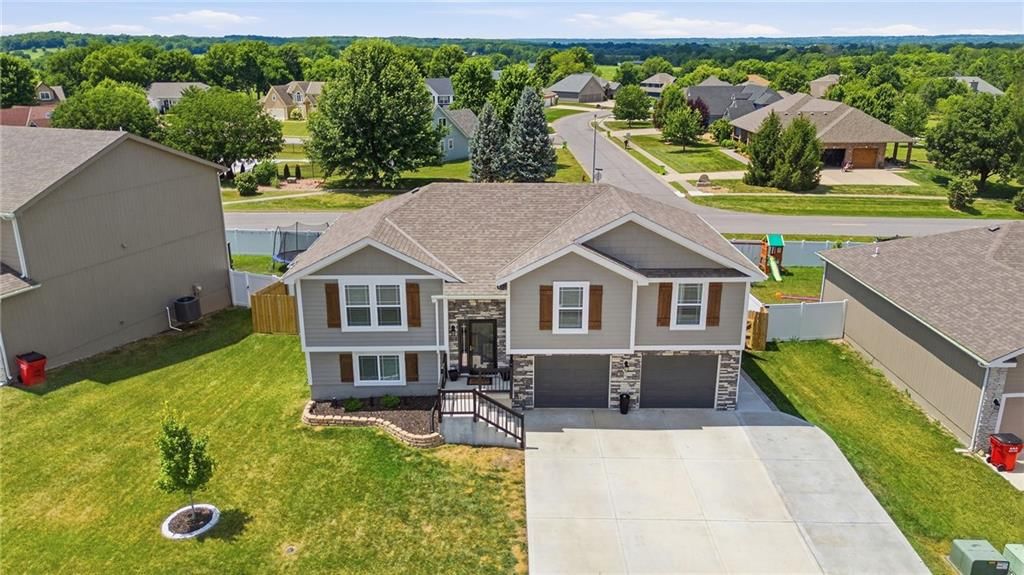 1310 SW Burns Circle — photo 4