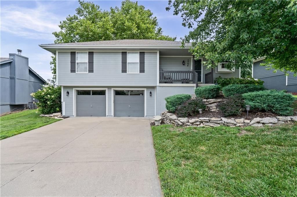 1704 W Christi Lane — photo 1