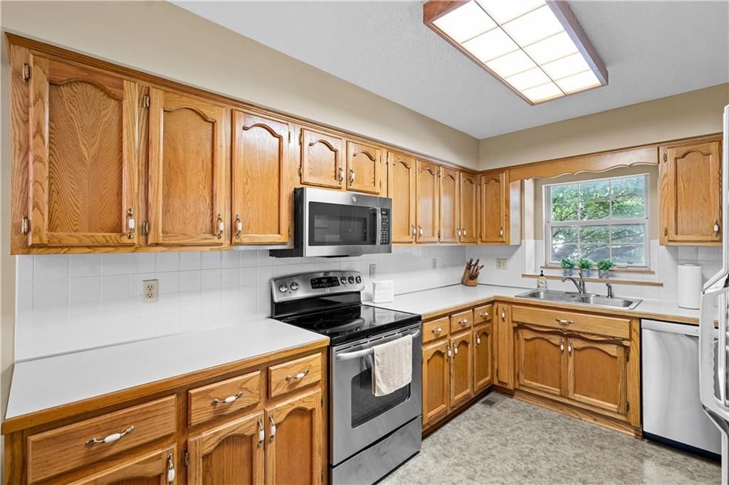 1704 W Christi Lane — photo 8