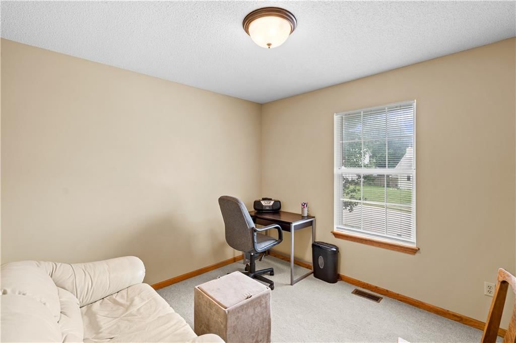 1704 W Christi Lane — photo 13