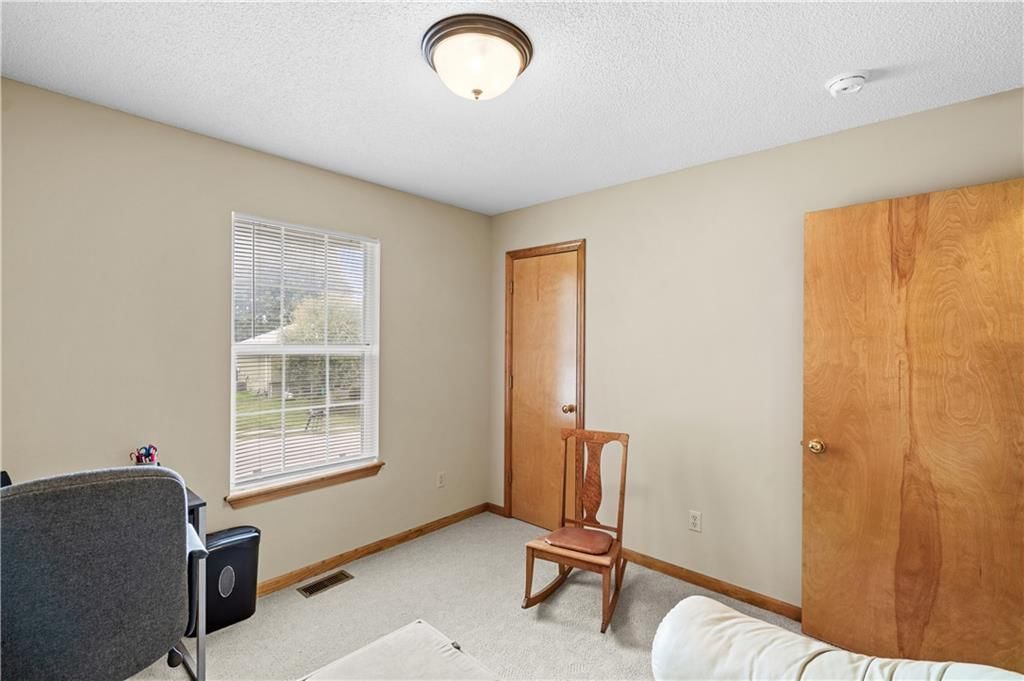 1704 W Christi Lane — photo 14
