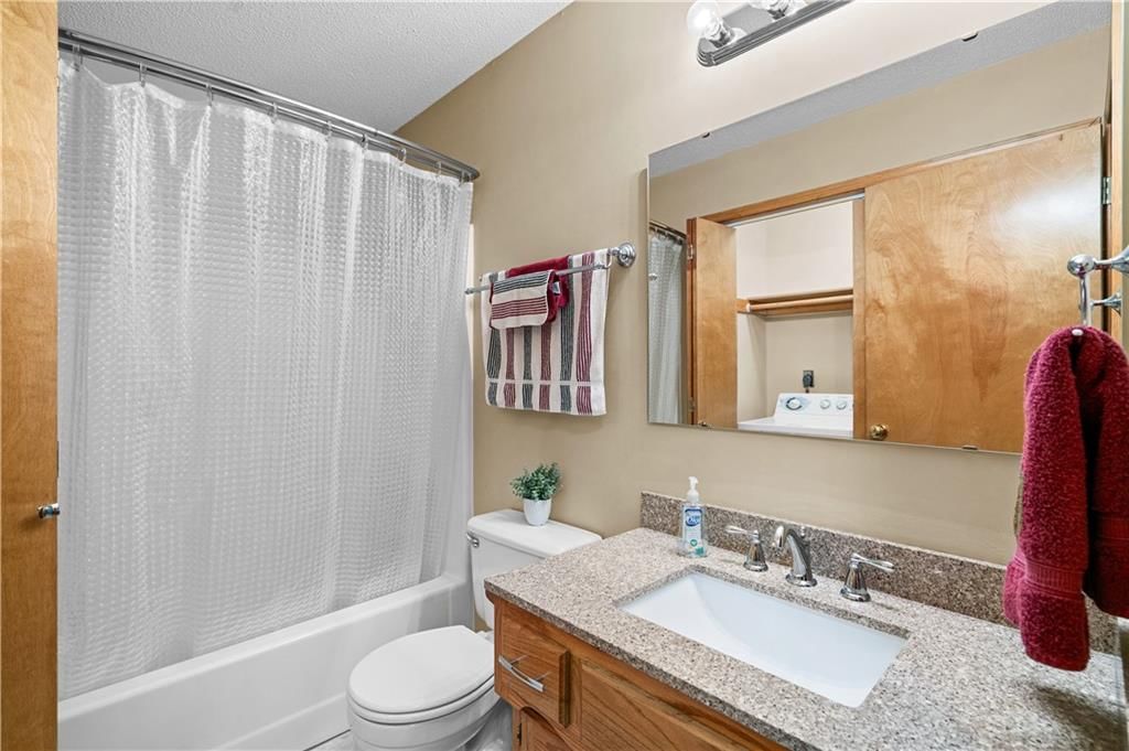 1704 W Christi Lane — photo 15