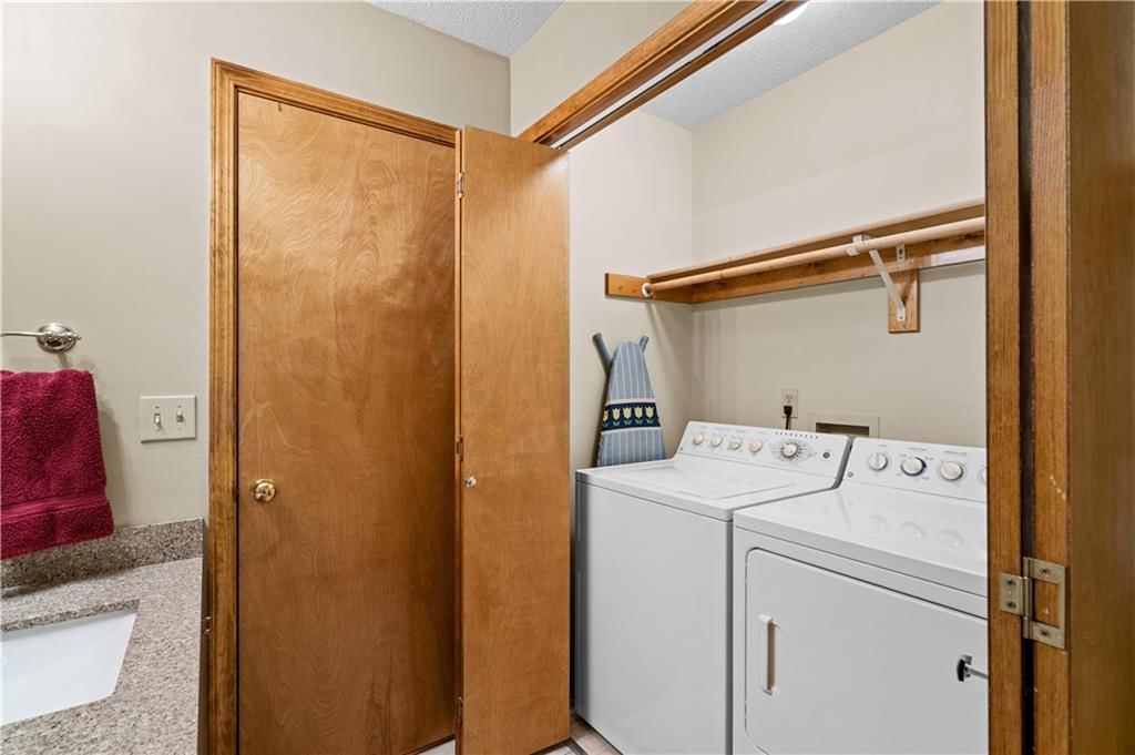 1704 W Christi Lane — photo 17