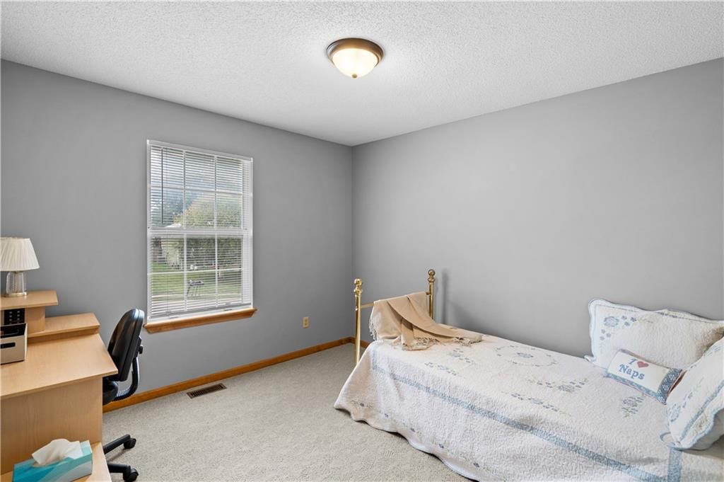 1704 W Christi Lane — photo 19