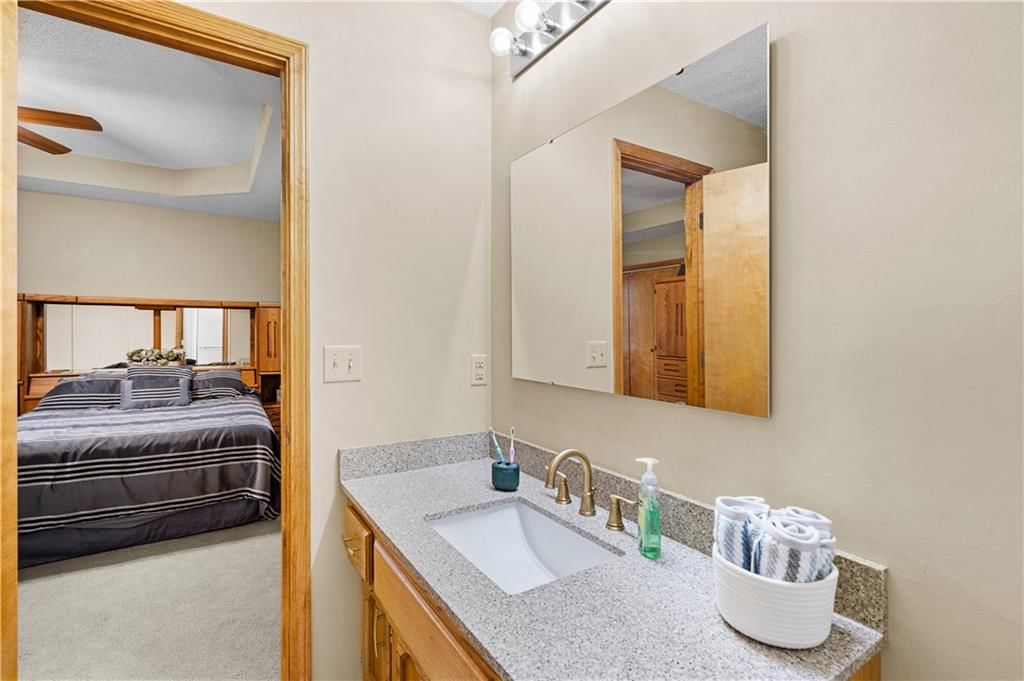 1704 W Christi Lane — photo 27