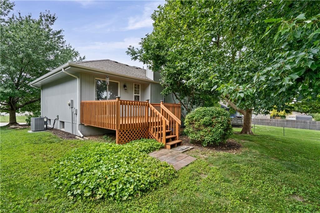 1704 W Christi Lane — photo 33