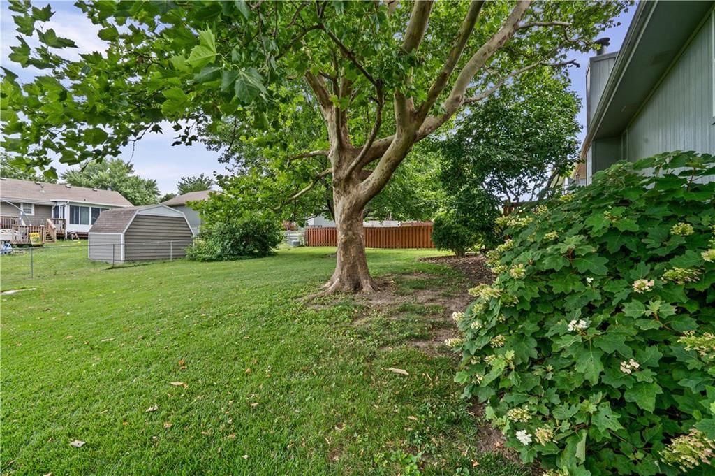 1704 W Christi Lane — photo 36