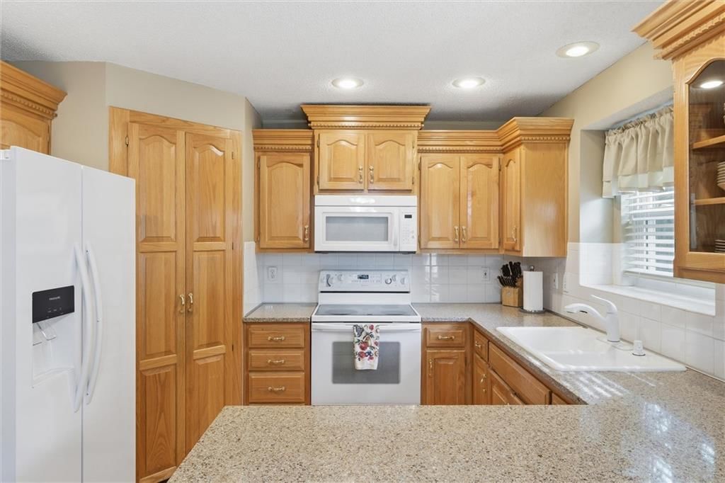 15728 S Madison Drive — photo 18