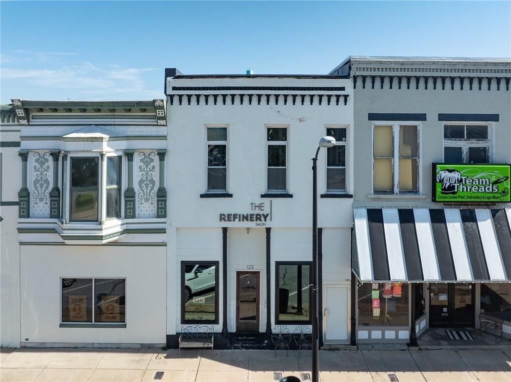 123 W Maple Street — photo 1
