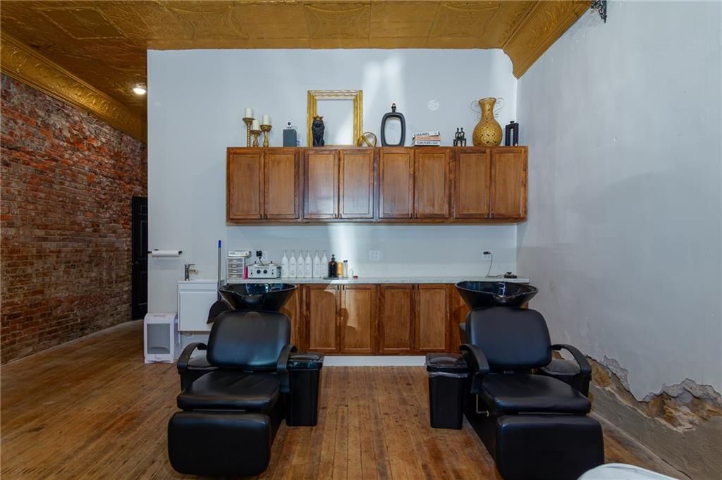 123 W Maple Street — photo 8