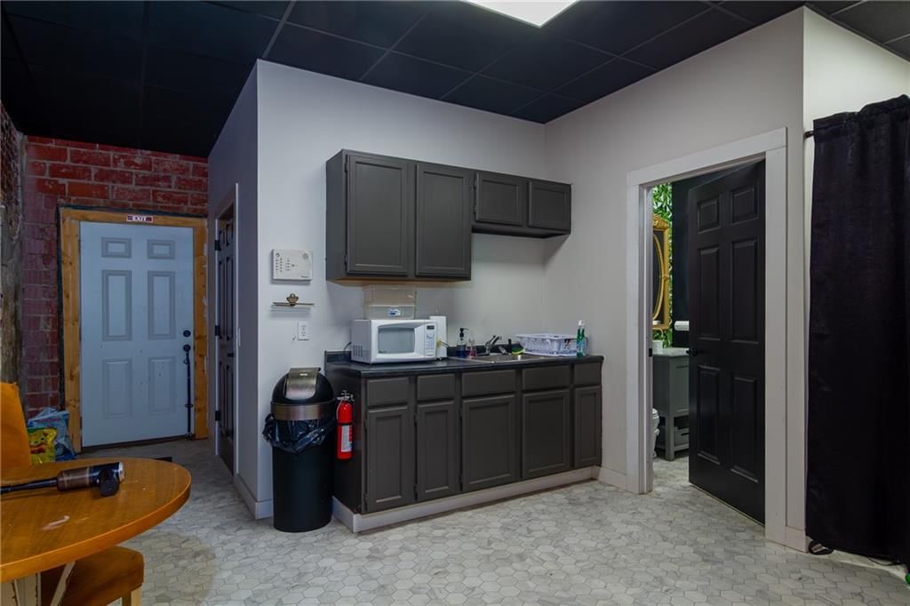 123 W Maple Street — photo 12