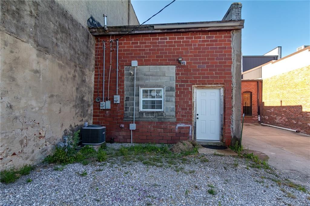 123 W Maple Street — photo 20