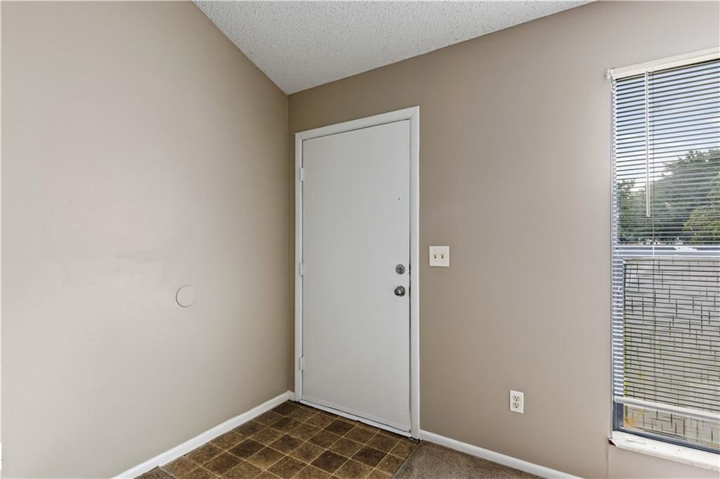 8456/8458 Lane Drive — photo 2