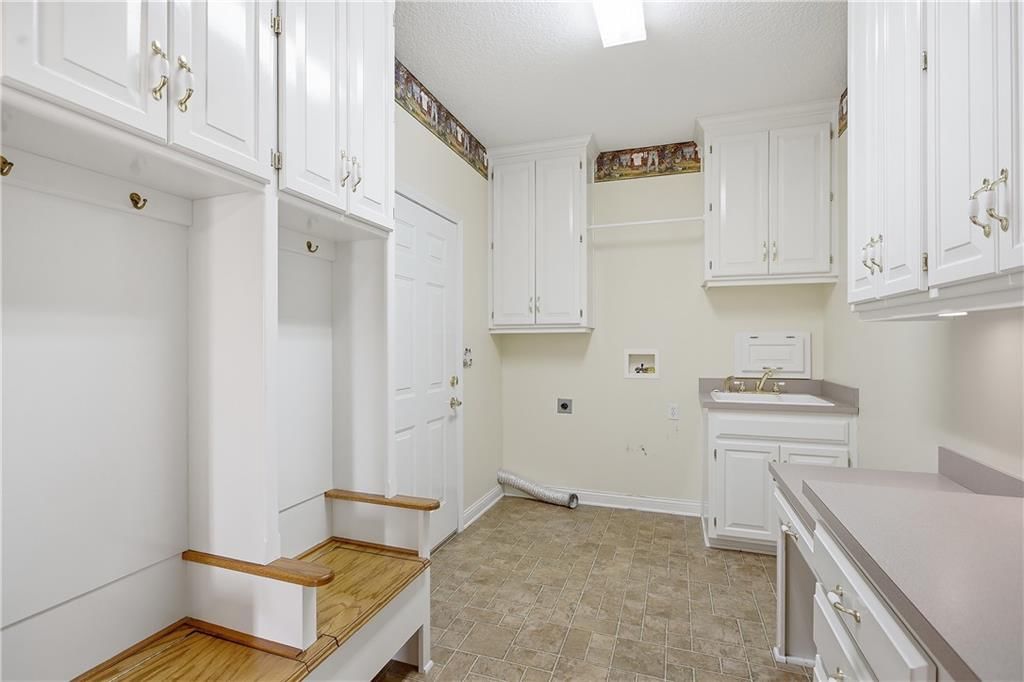 700 E 10th Street — photo 15