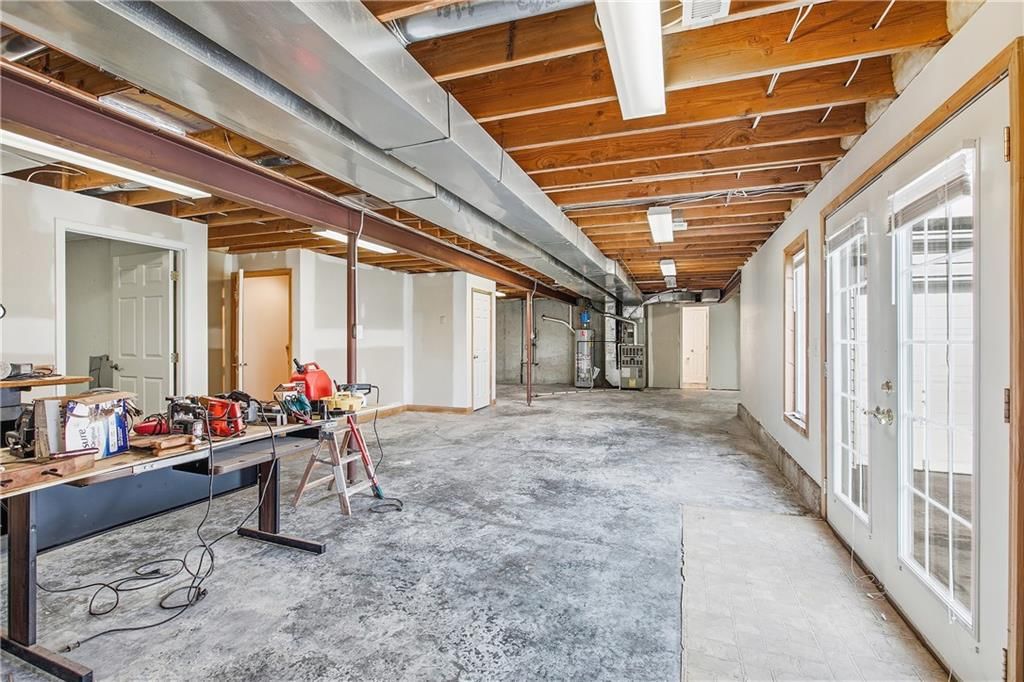 700 E 10th Street — photo 31