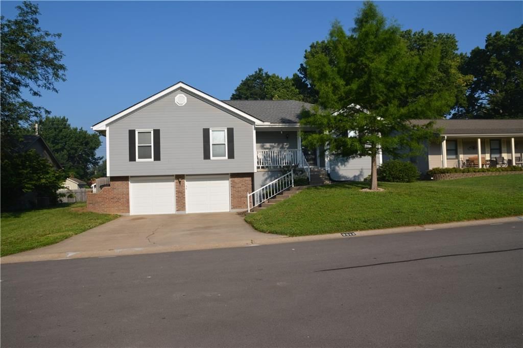 2319 NW Leann Drive — photo 1