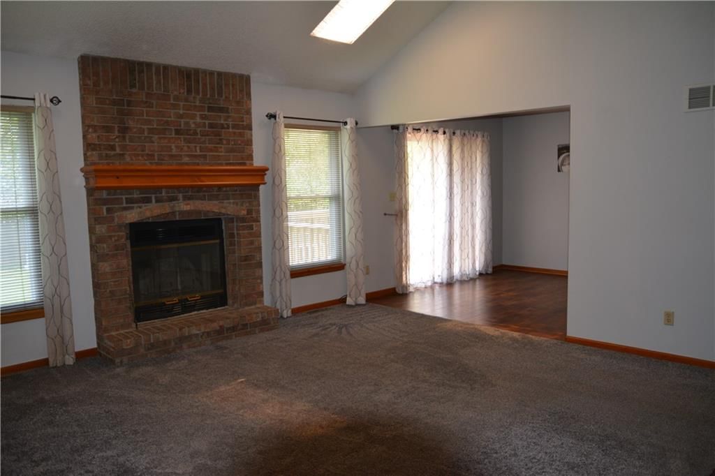 2319 NW Leann Drive — photo 2