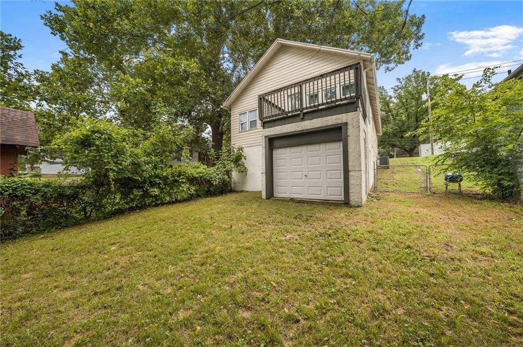 124 Riverside Drive — photo 3