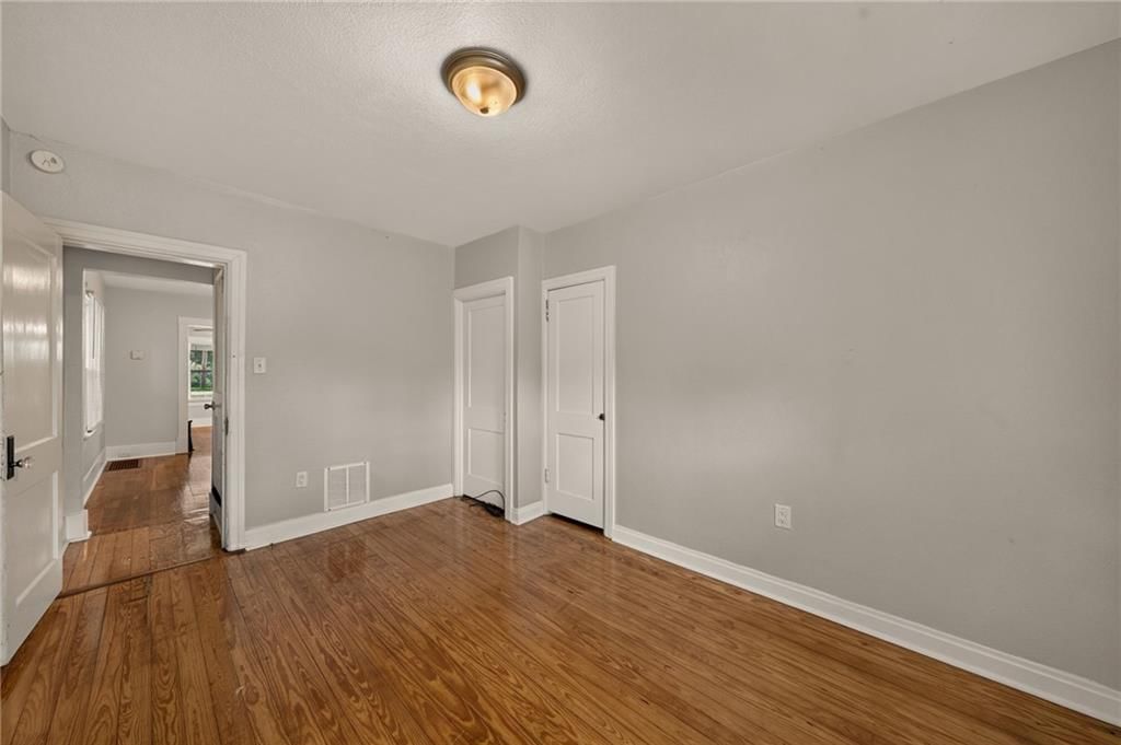 124 Riverside Drive — photo 10