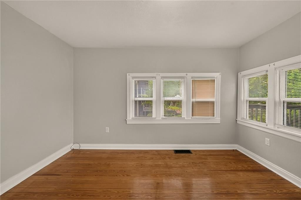 124 Riverside Drive — photo 11