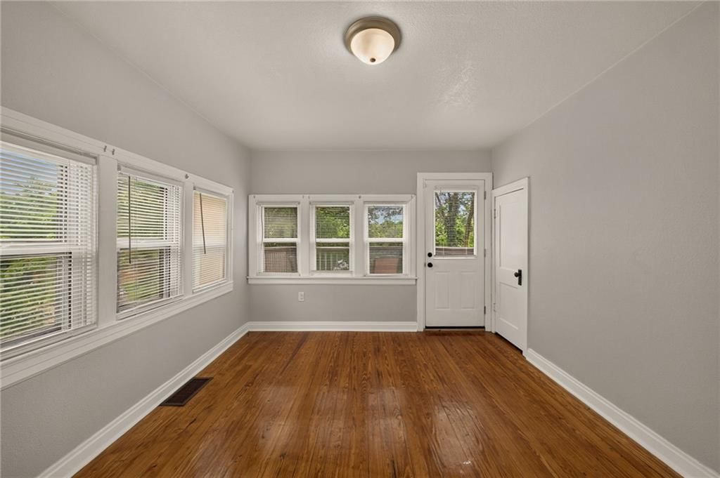 124 Riverside Drive — photo 13