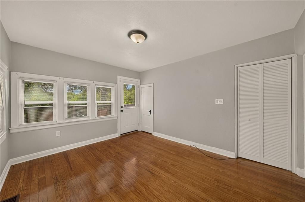124 Riverside Drive — photo 14