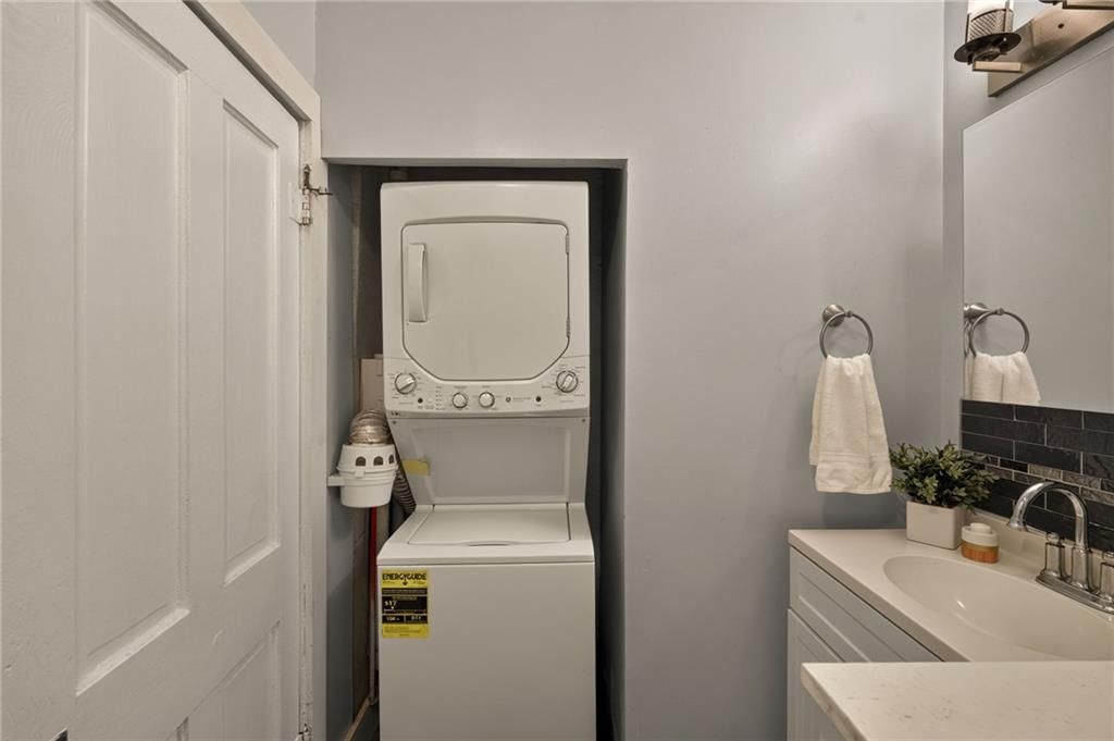 124 Riverside Drive — photo 16