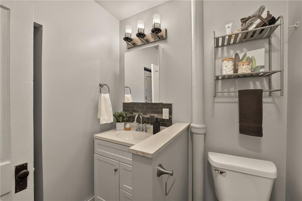 124 Riverside Drive — photo 17