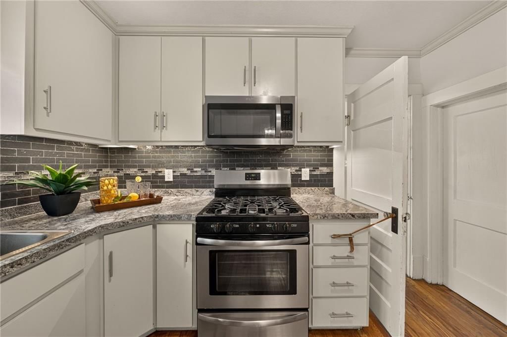 124 Riverside Drive — photo 22
