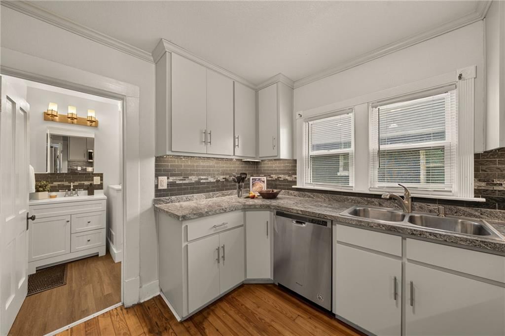 124 Riverside Drive — photo 23