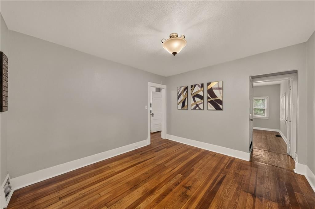 124 Riverside Drive — photo 24