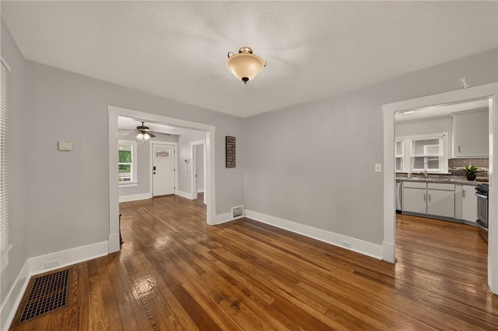 124 Riverside Drive — photo 25