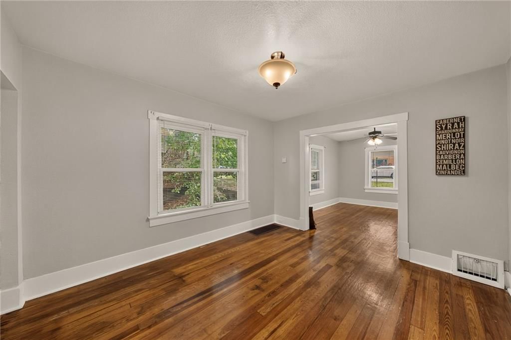 124 Riverside Drive — photo 27