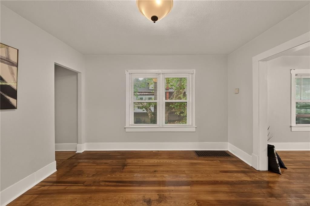 124 Riverside Drive — photo 28
