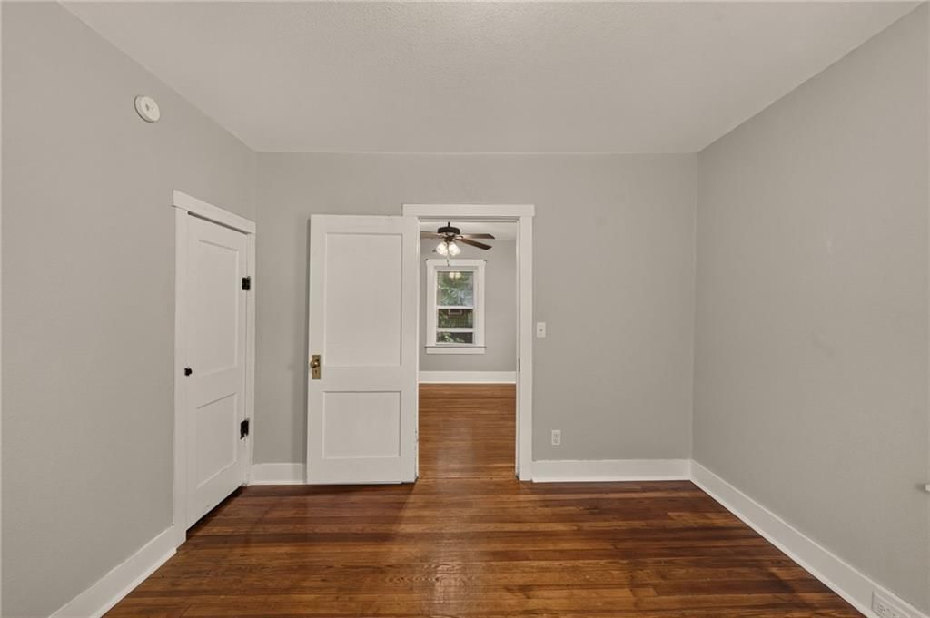 124 Riverside Drive — photo 32