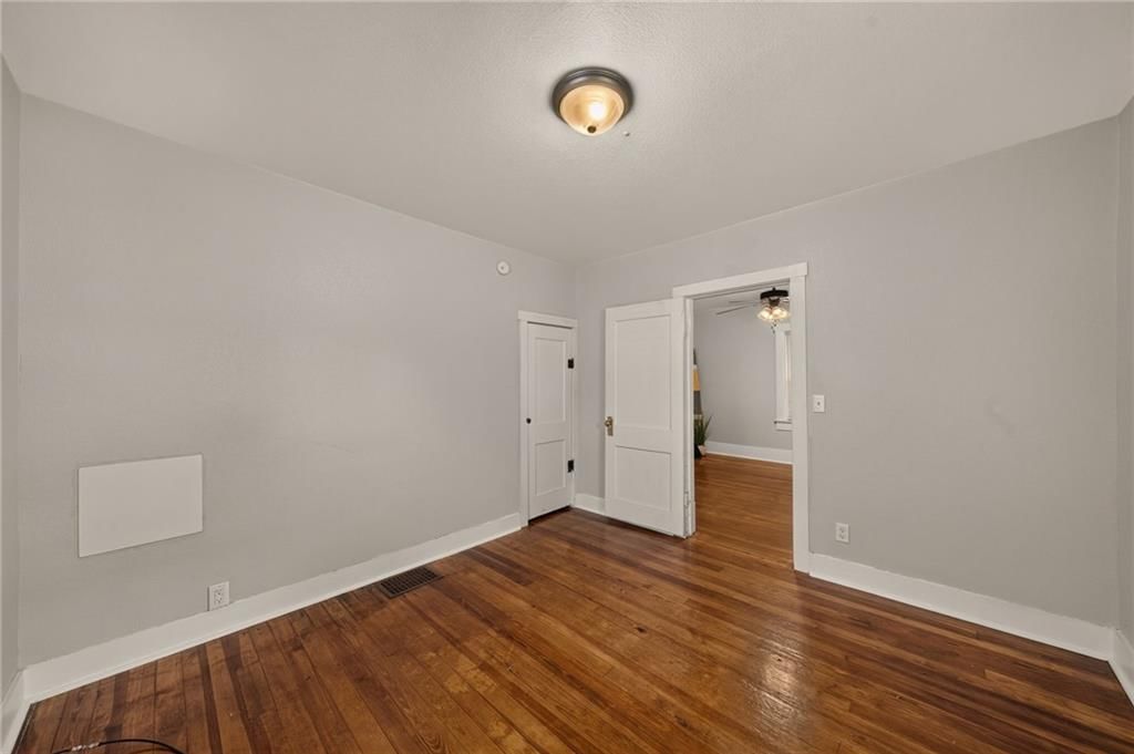 124 Riverside Drive — photo 33