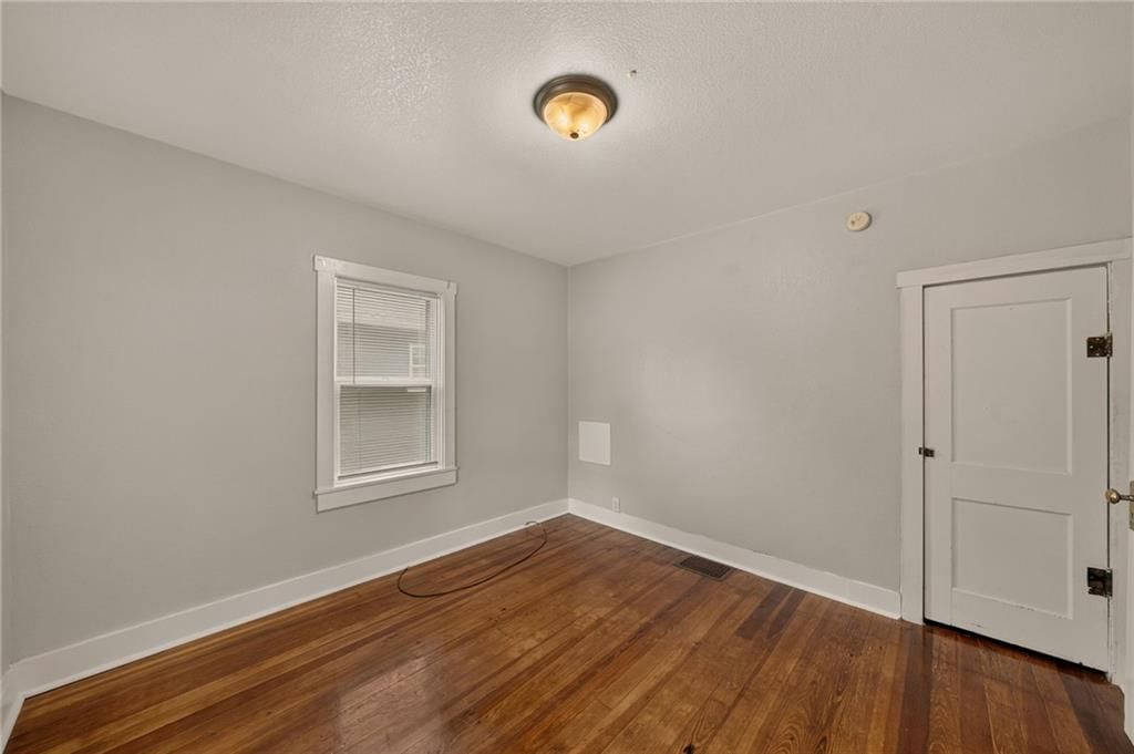 124 Riverside Drive — photo 34