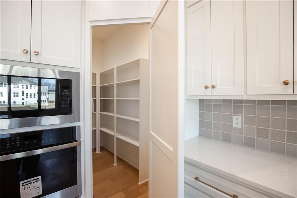 18501 Windsor Street — photo 30
