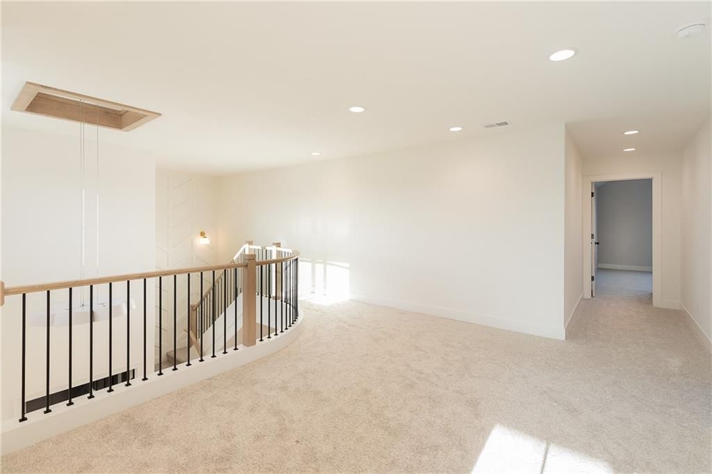 18501 Windsor Street — photo 39