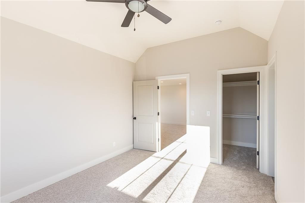 18501 Windsor Street — photo 40